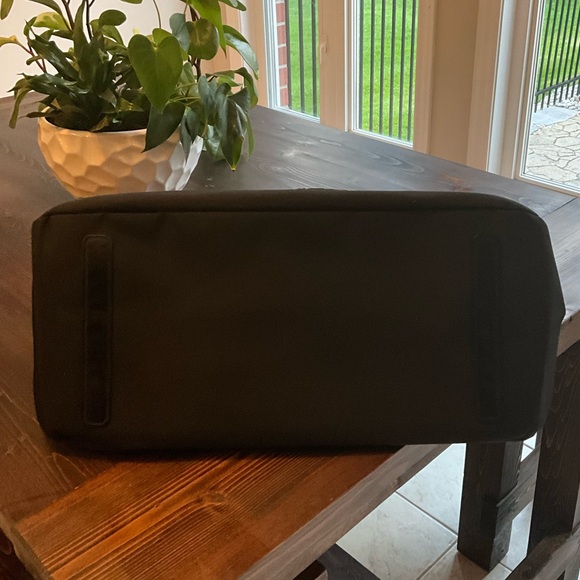 Lululemon Go Getter 2.0 25L Duffle Bag! - Picture 9 of 9